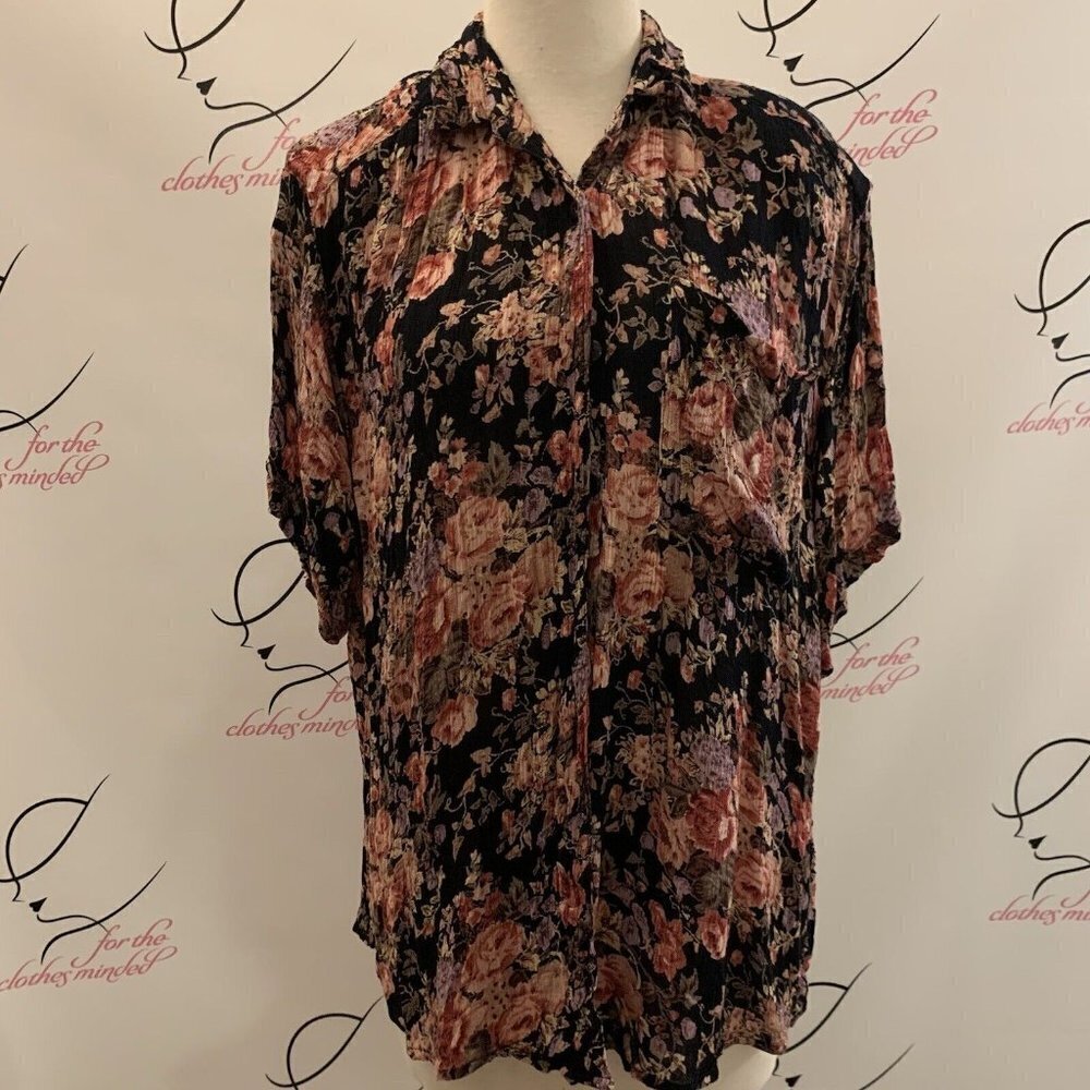 Jane Ashley. Size Small. Rayon 1/2 Sleeve Stretch Shirt. Yoke. Pocket. B44